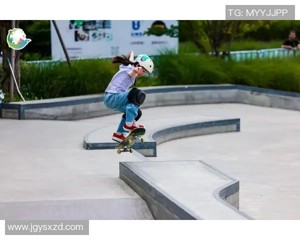 成都滑板队与深圳滑板队赛后复盘速度较量的精彩瞬间与战术分析